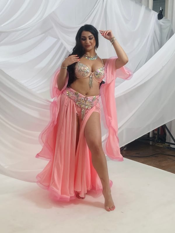 Eva, bellydance instructor